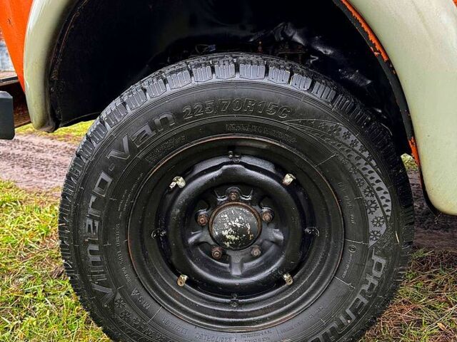 Оранжевый ВАЗ Нива, объемом двигателя 1.6 л и пробегом 300 тыс. км за 2999 $, фото 6 на Automoto.ua