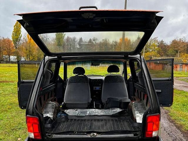 Оранжевый ВАЗ Нива, объемом двигателя 1.6 л и пробегом 300 тыс. км за 2999 $, фото 2 на Automoto.ua