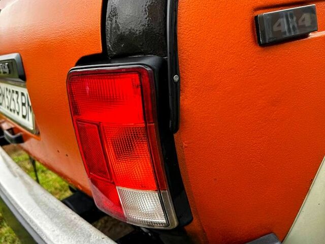 Оранжевый ВАЗ Нива, объемом двигателя 1.6 л и пробегом 300 тыс. км за 1999 $, фото 9 на Automoto.ua