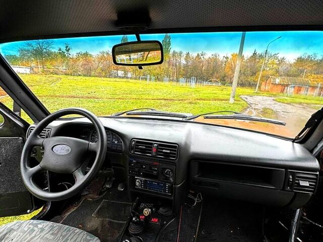 Оранжевый ВАЗ Нива, объемом двигателя 1.6 л и пробегом 300 тыс. км за 2999 $, фото 3 на Automoto.ua