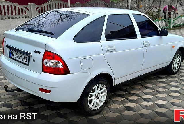 Белый ВАЗ Priora, объемом двигателя 1.6 л и пробегом 160 тыс. км за 2650 $, фото 2 на Automoto.ua