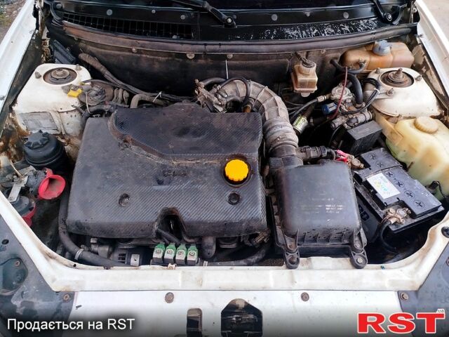 Білий ВАЗ Priora, об'ємом двигуна 1.6 л та пробігом 230 тис. км за 2150 $, фото 4 на Automoto.ua