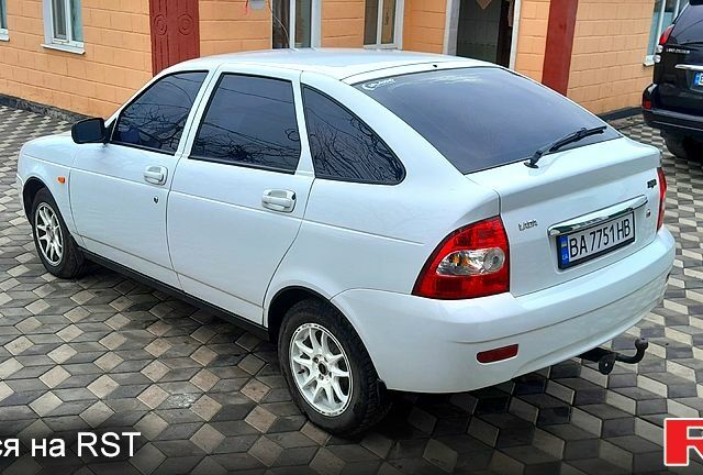 Белый ВАЗ Priora, объемом двигателя 1.6 л и пробегом 160 тыс. км за 2650 $, фото 3 на Automoto.ua