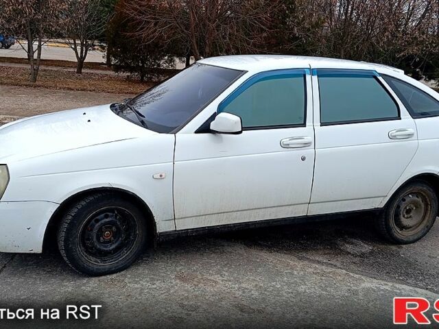Белый ВАЗ Priora, объемом двигателя 1.6 л и пробегом 23000 тыс. км за 1900 $, фото 1 на Automoto.ua