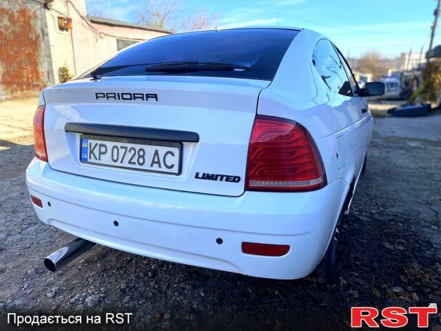 Білий ВАЗ Priora, об'ємом двигуна 1.6 л та пробігом 183 тис. км за 6200 $, фото 4 на Automoto.ua