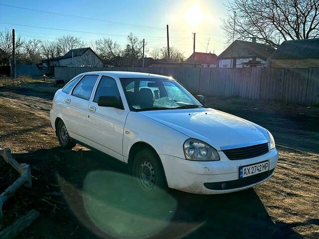 Белый ВАЗ Priora, объемом двигателя 1.6 л и пробегом 0 тыс. км за 2800 $, фото 4 на Automoto.ua