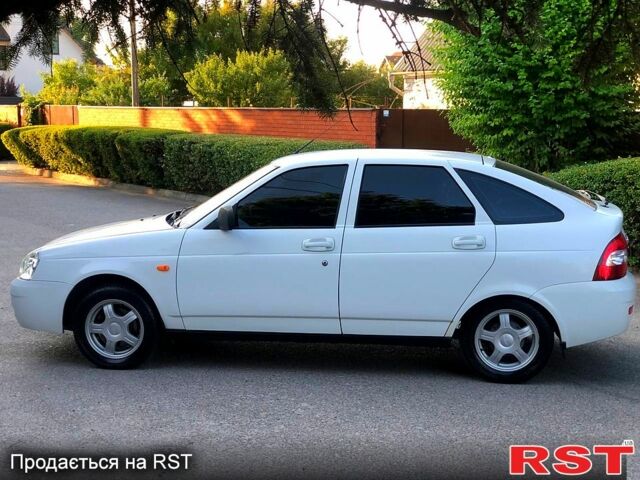 Белый ВАЗ Priora, объемом двигателя 1.6 л и пробегом 160 тыс. км за 4450 $, фото 5 на Automoto.ua
