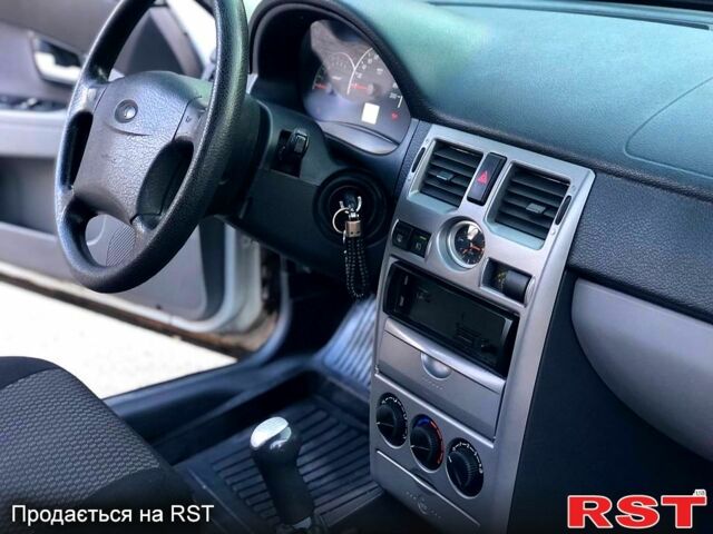 Белый ВАЗ Priora, объемом двигателя 1.6 л и пробегом 160 тыс. км за 4450 $, фото 8 на Automoto.ua