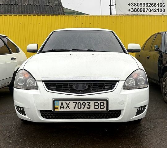 Білий ВАЗ Priora, об'ємом двигуна 1.6 л та пробігом 25700 тис. км за 2900 $, фото 1 на Automoto.ua