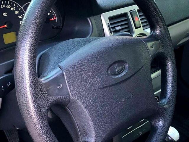 Белый ВАЗ Priora, объемом двигателя 1.6 л и пробегом 160 тыс. км за 4450 $, фото 9 на Automoto.ua