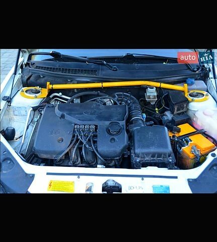 Белый ВАЗ Priora, объемом двигателя 1.6 л и пробегом 79 тыс. км за 4000 $, фото 7 на Automoto.ua