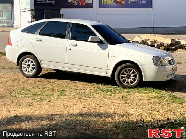 Белый ВАЗ Priora, объемом двигателя 1.6 л и пробегом 250 тыс. км за 2399 $, фото 1 на Automoto.ua