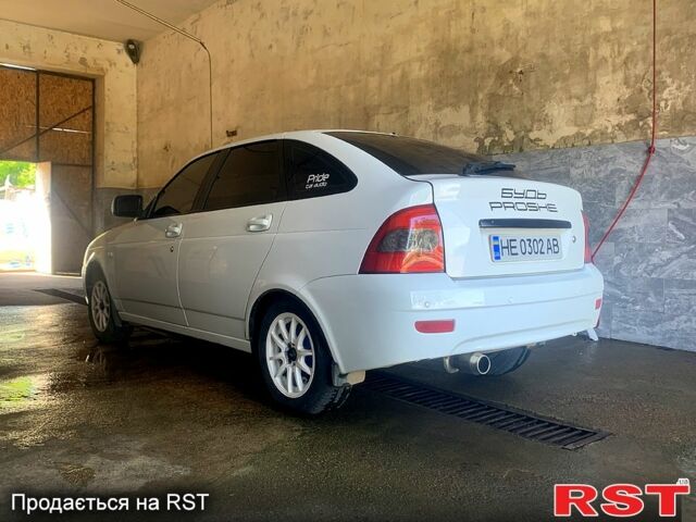 Белый ВАЗ Priora, объемом двигателя 1.6 л и пробегом 250 тыс. км за 2399 $, фото 3 на Automoto.ua