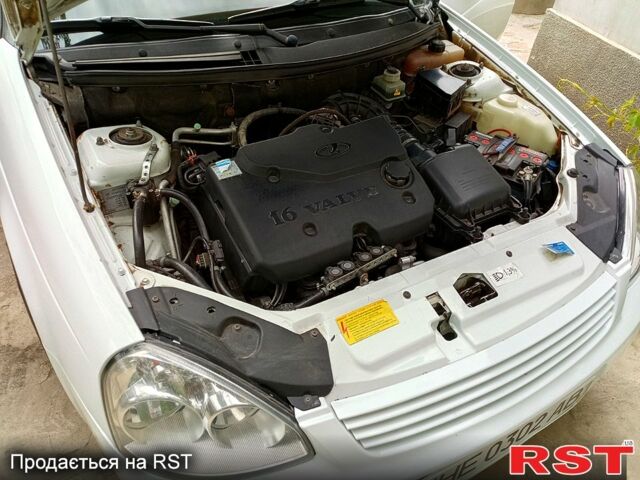 Белый ВАЗ Priora, объемом двигателя 1.6 л и пробегом 250 тыс. км за 2399 $, фото 5 на Automoto.ua