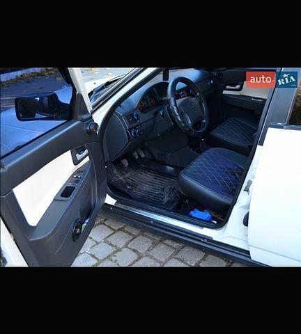 Белый ВАЗ Priora, объемом двигателя 1.6 л и пробегом 79 тыс. км за 4000 $, фото 4 на Automoto.ua