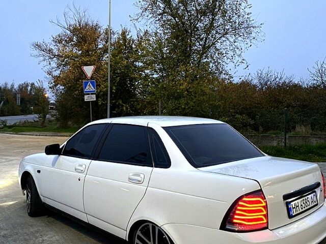 Белый ВАЗ Priora, объемом двигателя 1.6 л и пробегом 230 тыс. км за 4500 $, фото 2 на Automoto.ua