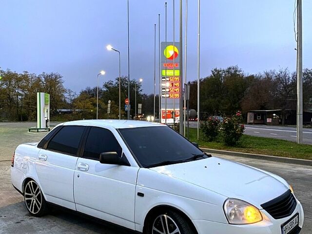 Белый ВАЗ Priora, объемом двигателя 1.6 л и пробегом 230 тыс. км за 4500 $, фото 5 на Automoto.ua