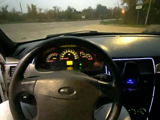 Белый ВАЗ Priora, объемом двигателя 1.6 л и пробегом 230 тыс. км за 4500 $, фото 7 на Automoto.ua