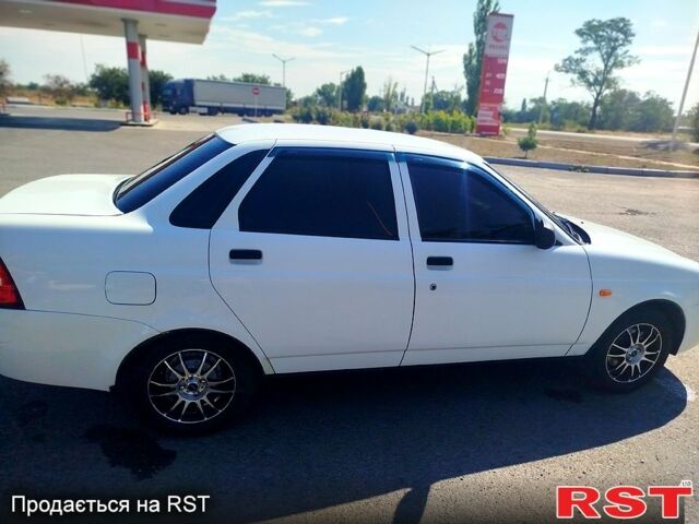 Белый ВАЗ Priora, объемом двигателя 1.6 л и пробегом 155 тыс. км за 4100 $, фото 4 на Automoto.ua