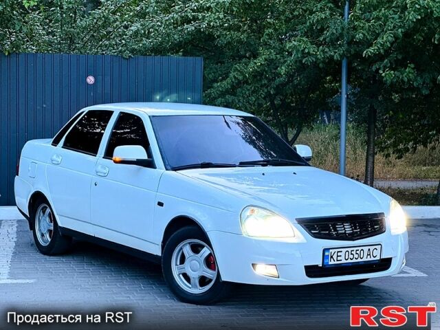 Белый ВАЗ Priora, объемом двигателя 1.6 л и пробегом 170 тыс. км за 3850 $, фото 1 на Automoto.ua