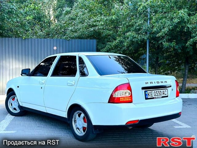 Белый ВАЗ Priora, объемом двигателя 1.6 л и пробегом 170 тыс. км за 3850 $, фото 2 на Automoto.ua