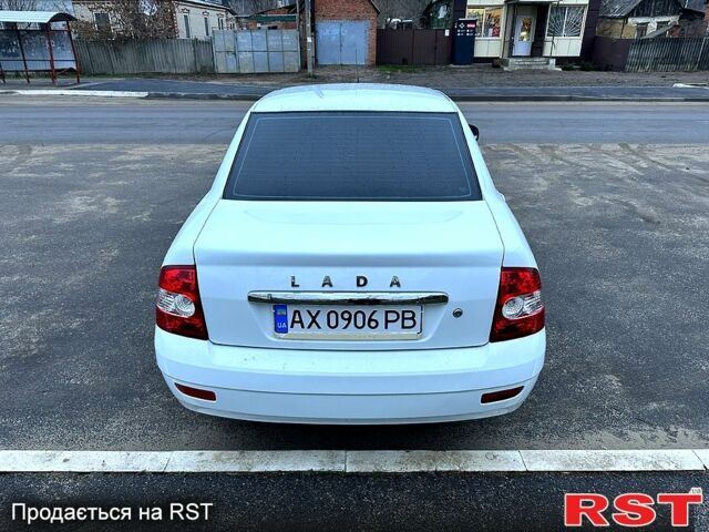 Белый ВАЗ Priora, объемом двигателя 1.6 л и пробегом 145 тыс. км за 3100 $, фото 3 на Automoto.ua