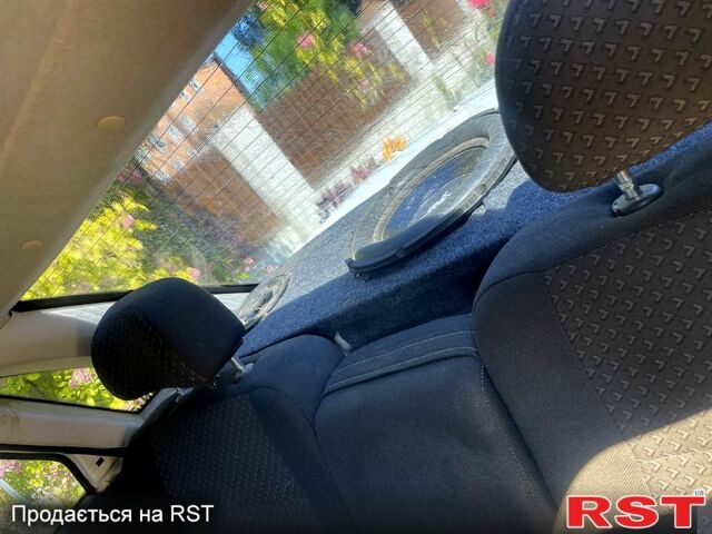 Белый ВАЗ Priora, объемом двигателя 1.6 л и пробегом 200 тыс. км за 1600 $, фото 6 на Automoto.ua