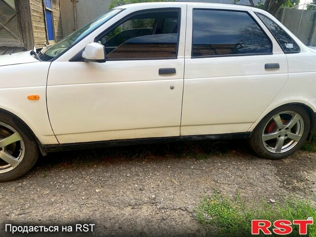 Білий ВАЗ Priora, об'ємом двигуна 1.6 л та пробігом 260 тис. км за 2500 $, фото 2 на Automoto.ua