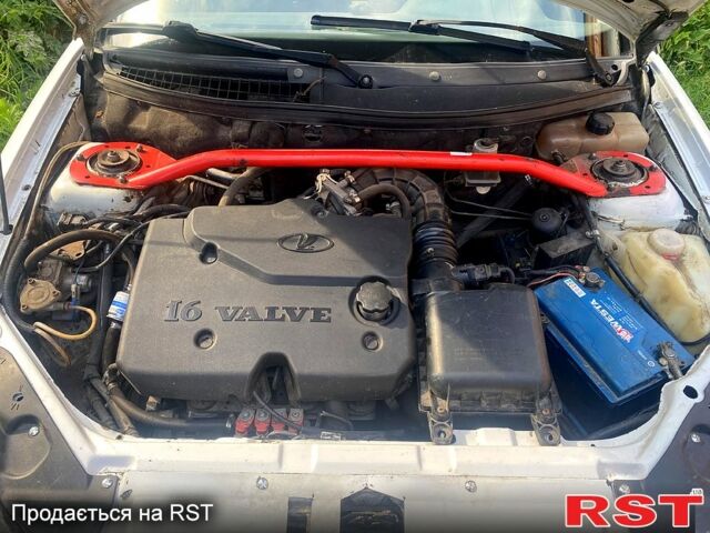 Білий ВАЗ Priora, об'ємом двигуна 1.6 л та пробігом 260 тис. км за 2500 $, фото 9 на Automoto.ua