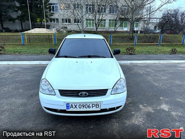 Белый ВАЗ Priora, объемом двигателя 1.6 л и пробегом 145 тыс. км за 3100 $, фото 2 на Automoto.ua