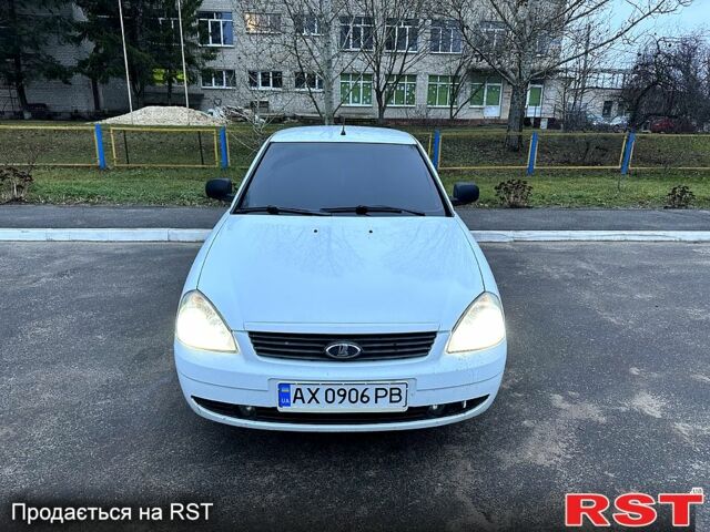 Белый ВАЗ Priora, объемом двигателя 1.6 л и пробегом 145 тыс. км за 3100 $, фото 6 на Automoto.ua