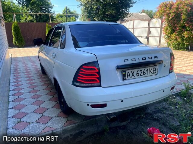 Белый ВАЗ Priora, объемом двигателя 1.6 л и пробегом 200 тыс. км за 1600 $, фото 1 на Automoto.ua
