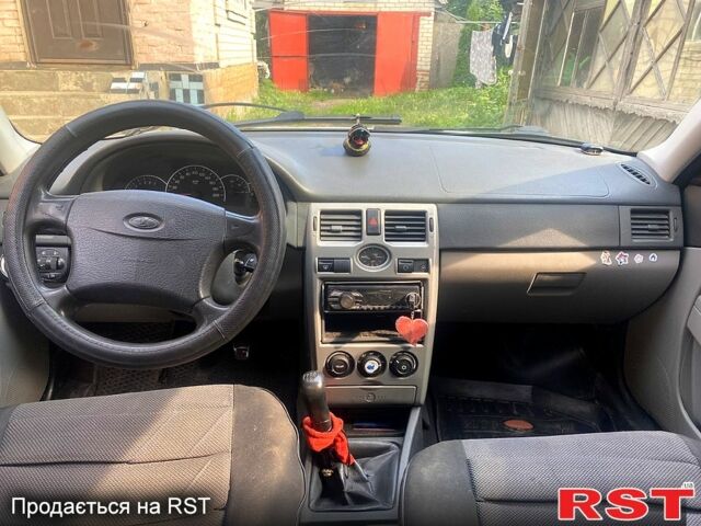Білий ВАЗ Priora, об'ємом двигуна 1.6 л та пробігом 260 тис. км за 2500 $, фото 6 на Automoto.ua