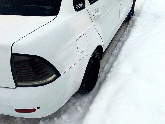 Белый ВАЗ Priora, объемом двигателя 1.6 л и пробегом 21200 тыс. км за 1400 $, фото 2 на Automoto.ua