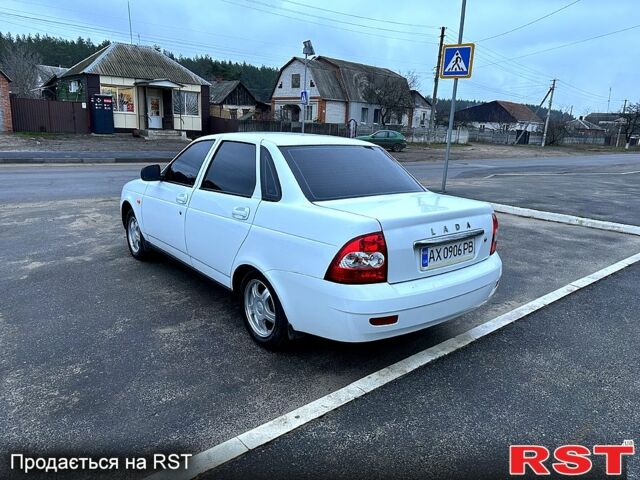 Белый ВАЗ Priora, объемом двигателя 1.6 л и пробегом 145 тыс. км за 3100 $, фото 4 на Automoto.ua