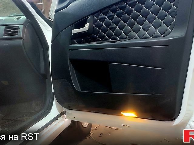 Білий ВАЗ Priora, об'ємом двигуна 1.6 л та пробігом 280 тис. км за 3500 $, фото 9 на Automoto.ua