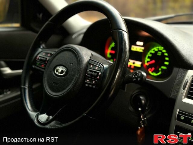 Белый ВАЗ Priora, объемом двигателя 1.6 л и пробегом 120 тыс. км за 6000 $, фото 12 на Automoto.ua