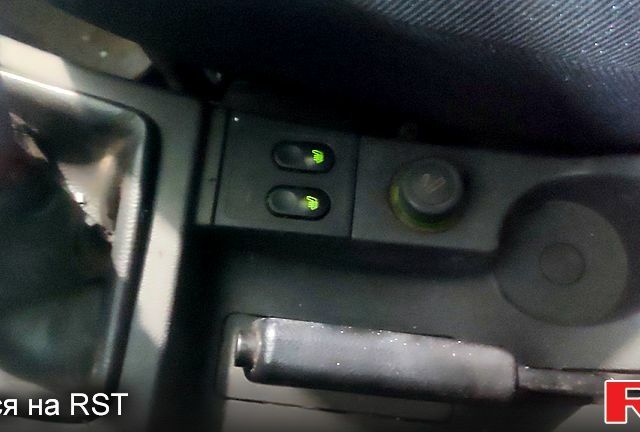 Білий ВАЗ Priora, об'ємом двигуна 1.6 л та пробігом 280 тис. км за 3500 $, фото 6 на Automoto.ua