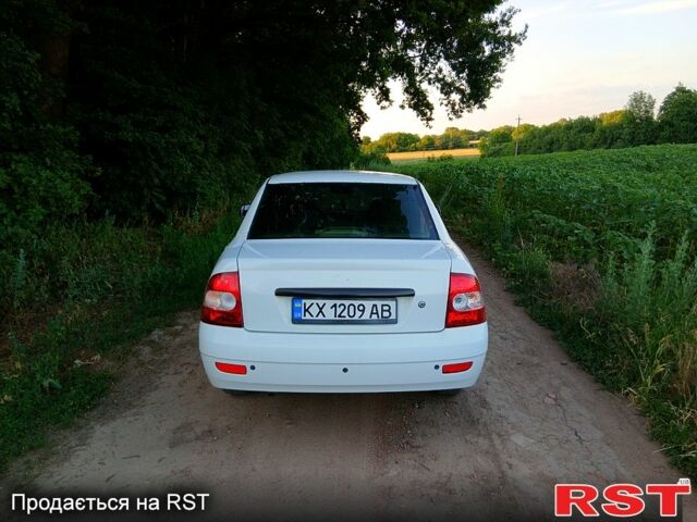 Белый ВАЗ Priora, объемом двигателя 1.6 л и пробегом 160 тыс. км за 3300 $, фото 4 на Automoto.ua