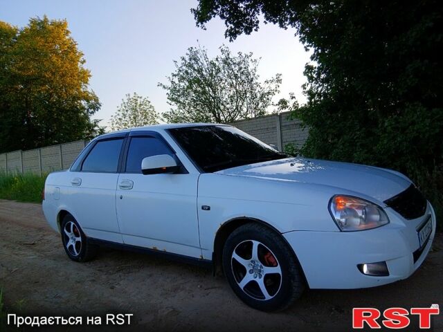 Белый ВАЗ Priora, объемом двигателя 1.6 л и пробегом 160 тыс. км за 3300 $, фото 1 на Automoto.ua