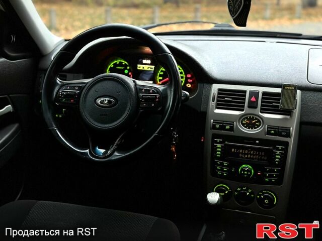 Белый ВАЗ Priora, объемом двигателя 1.6 л и пробегом 120 тыс. км за 6000 $, фото 11 на Automoto.ua