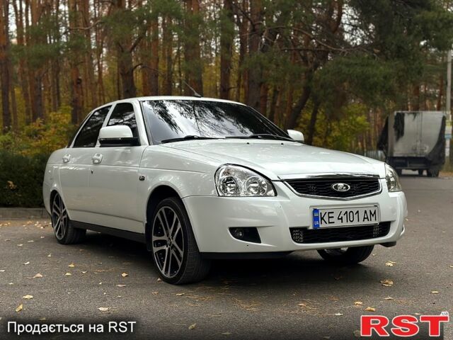 Белый ВАЗ Priora, объемом двигателя 1.6 л и пробегом 120 тыс. км за 6000 $, фото 2 на Automoto.ua