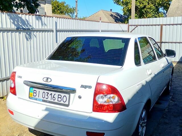 Белый ВАЗ Priora, объемом двигателя 1.6 л и пробегом 160 тыс. км за 3350 $, фото 1 на Automoto.ua