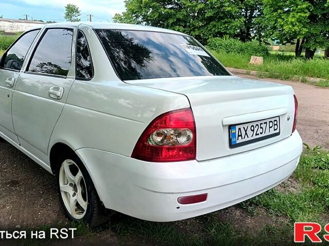 Білий ВАЗ Priora, об'ємом двигуна 1.6 л та пробігом 170 тис. км за 1950 $, фото 2 на Automoto.ua