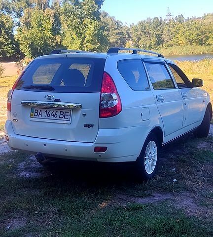 Белый ВАЗ Priora, объемом двигателя 1.6 л и пробегом 142 тыс. км за 2700 $, фото 3 на Automoto.ua