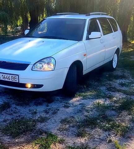 Белый ВАЗ Priora, объемом двигателя 1.6 л и пробегом 142 тыс. км за 2700 $, фото 2 на Automoto.ua