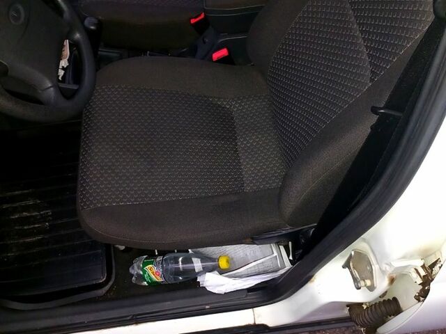 Белый ВАЗ Priora, объемом двигателя 1.6 л и пробегом 60 тыс. км за 3850 $, фото 7 на Automoto.ua