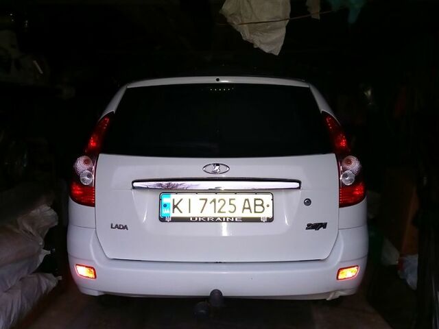 Белый ВАЗ Priora, объемом двигателя 1.6 л и пробегом 60 тыс. км за 3850 $, фото 4 на Automoto.ua