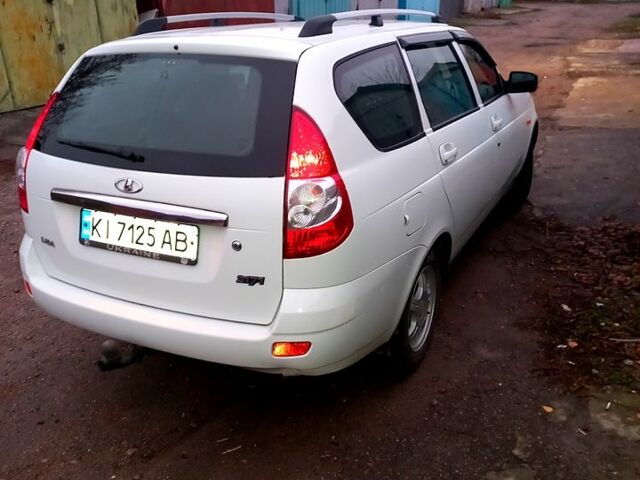 Белый ВАЗ Priora, объемом двигателя 1.6 л и пробегом 60 тыс. км за 3850 $, фото 2 на Automoto.ua