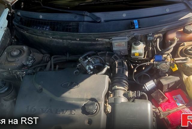 Белый ВАЗ Priora, объемом двигателя 1.6 л и пробегом 142 тыс. км за 2700 $, фото 5 на Automoto.ua